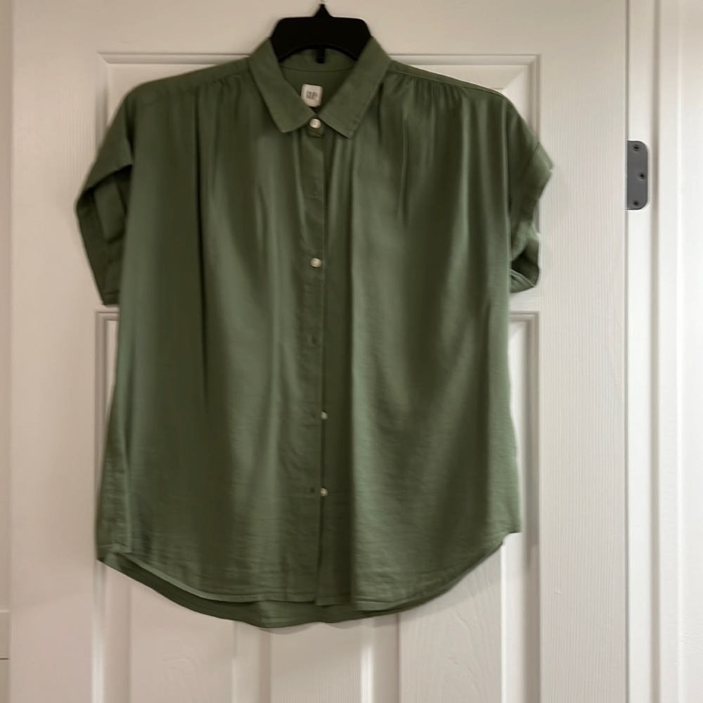 GAP green short sleeve blouse
